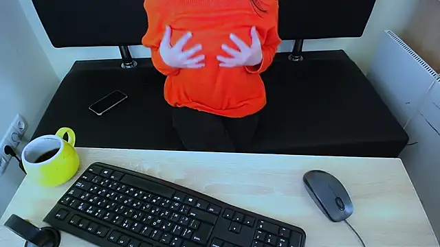 LaimaV  online show from November 1, 2025, 7:46 am