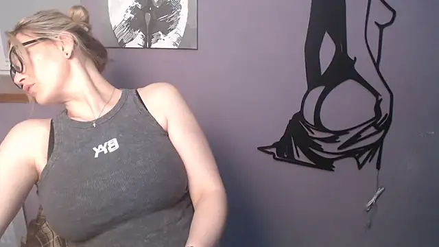  sexy lady online show from June 3, 2026, 2:33 pm