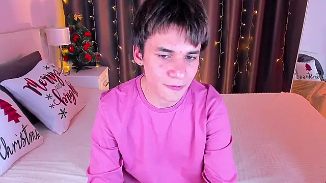 Snapshot of Andrew_Clar chatting on December 16, 2024, 1:32 pm Andrew Clar online show from December 16, 2024, 1:32 pm