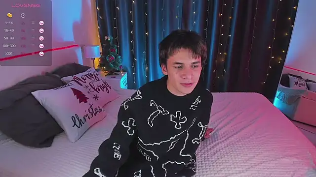 Snapshot of Andrew_Clar chatting on December 19, 2024, 3:41 pm Andrew Clar online show from December 19, 2024, 3:41 pm