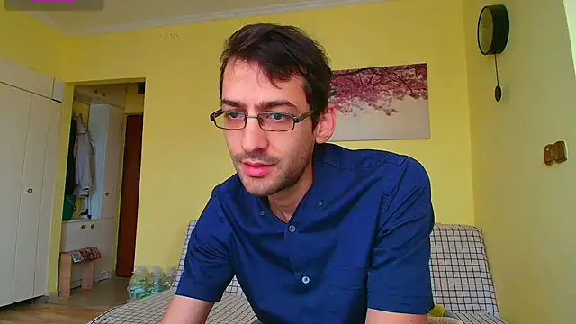 Snapshot of HungEddy chatting on December 15, 2025, 9:26 am HungEddy online show from December 15, 2025, 9:26 am