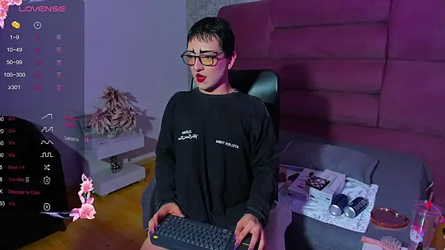 Snapshot of melodybonss_ chatting on January 13, 2025, 4:39 am melodybonss online show from January 13, 2025, 4:39 am