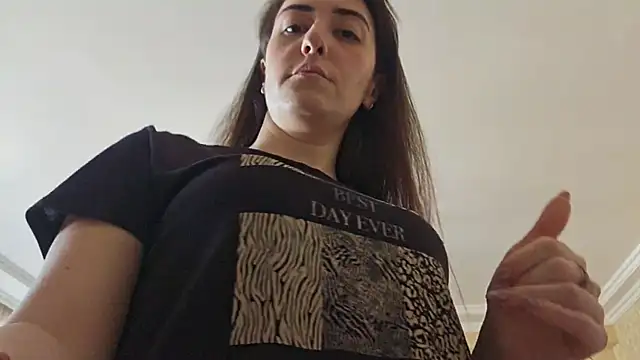 AlejandraDelaney online show from May 7, 2026, 1:36 pm