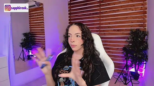 Snapshot of Sapphire_Venuss chatting on May 21, 2026, 2:31 am Sapphire Venuss online show from May 21, 2026, 2:31 am