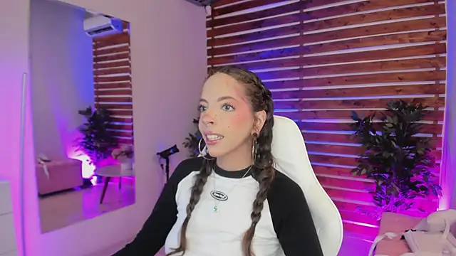 Sapphire Venuss online show from February 25, 2026, 1:28 am