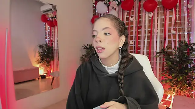 Sapphire Venuss online show from February 16, 2026, 12:42 am