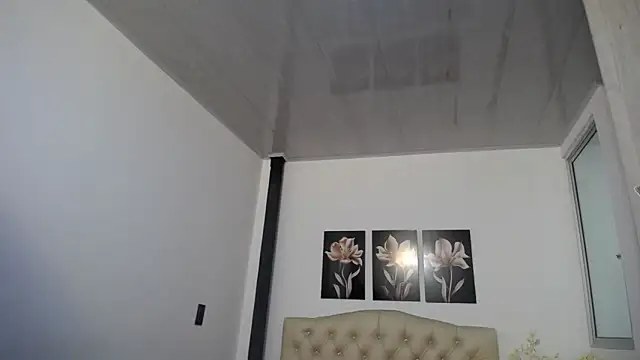 lily f00x online show from April 9, 2026, 12:33 pm