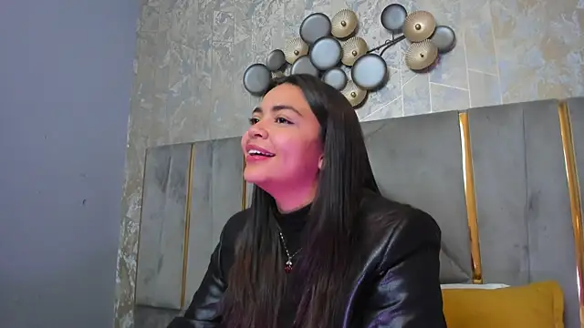 KimDevinne online show from November 23, 2025, 3:05 am