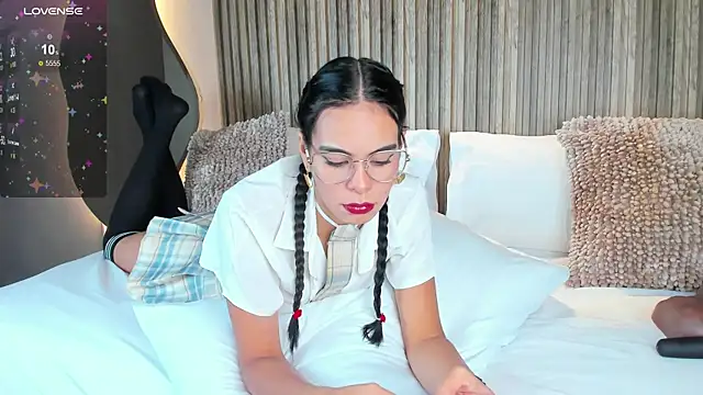 Snapshot of AnahinClar chatting on November 12, 2025, 5:28 pm AnahinClar online show from November 12, 2025, 5:28 pm