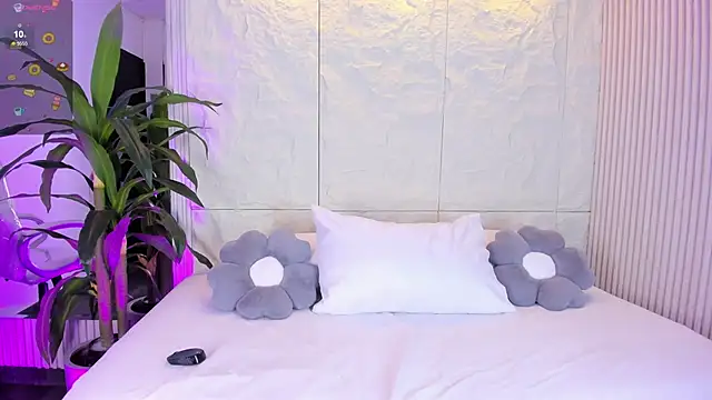 AnahinClar online show from April 15, 2026, 12:10 pm