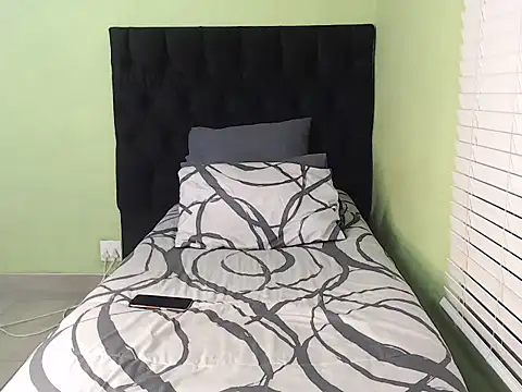 ThickPearlx23 online show from November 6, 2025, 2:59 am