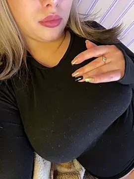 Snapshot of 69Laura696 chatting on December 19, 2024, 12:01 pm 69Laura696 online show from December 19, 2024, 12:01 pm