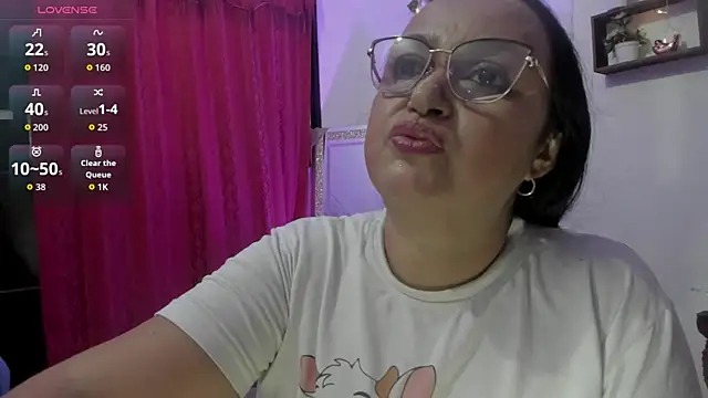 Snapshot of Gia_Nahomi chatting on October 29, 2025, 9:58 pm Gia Nahomi online show from October 29, 2025, 9:58 pm