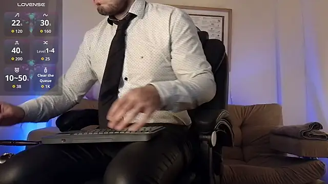 Snapshot of bradley_colt chatting on November 30, 2025, 1:39 am bradley colt online show from November 30, 2025, 1:39 am