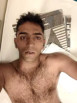 Snapshot of loganwollf chatting on September 10, 2025, 7:46 pm loganwollf online show from September 10, 2025, 7:46 pm