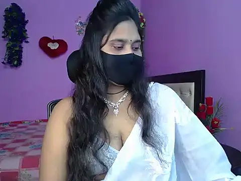 Hot Maleka online show from May 17, 2026, 4:51 pm