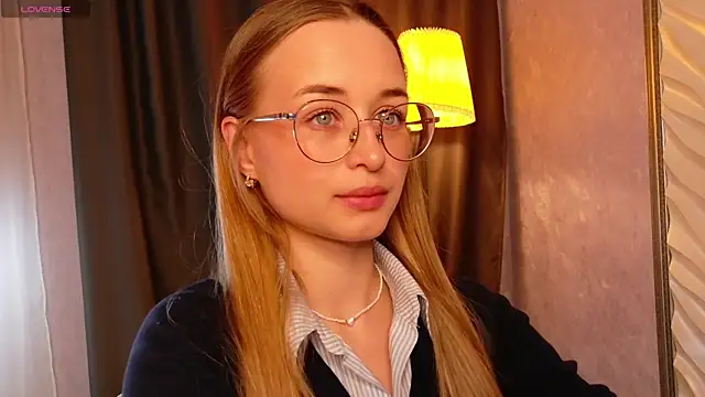 Tiffanyhunt online show from November 25, 2025, 1:22 pm