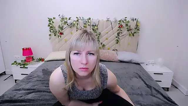 Snapshot of Incredible_Ariela chatting on March 21, 2025, 3:01 am Incredible Ariela online show from March 21, 2025, 3:01 am