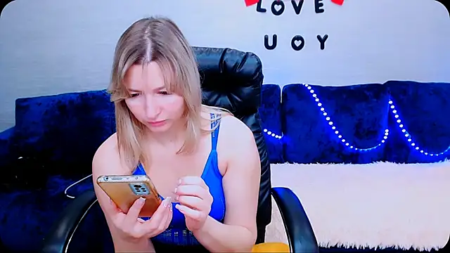 Snapshot of Incredible_Ariela chatting on October 9, 2025, 11:11 am Incredible Ariela online show from October 9, 2025, 11:11 am