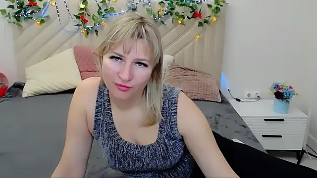 Snapshot of Incredible_Ariela chatting on November 11, 2025, 12:22 pm Incredible Ariela online show from November 11, 2025, 12:22 pm