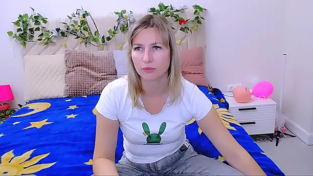 Snapshot of Incredible_Ariela chatting on September 22, 2025, 4:02 pm Incredible Ariela online show from September 22, 2025, 4:02 pm