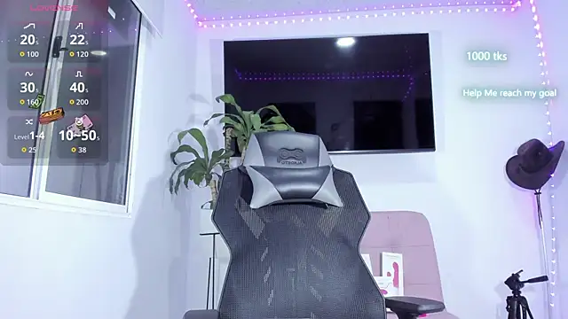 Snapshot of emily_palmeer chatting on February 9, 2026, 10:13 am emily palmeer online show from February 9, 2026, 10:13 am