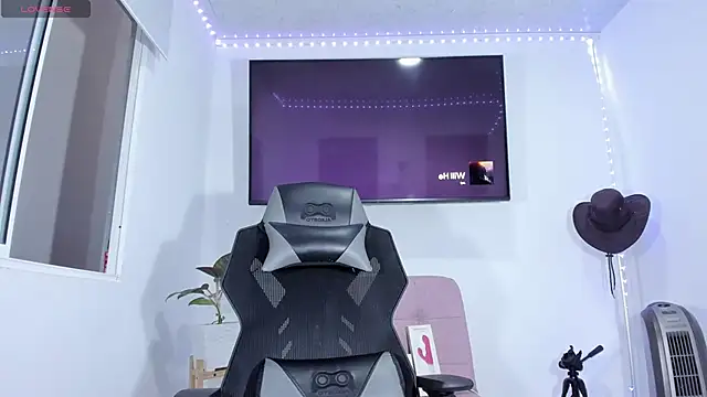 Snapshot of emily_palmeer chatting on March 1, 2026, 11:21 am emily palmeer online show from March 1, 2026, 11:21 am