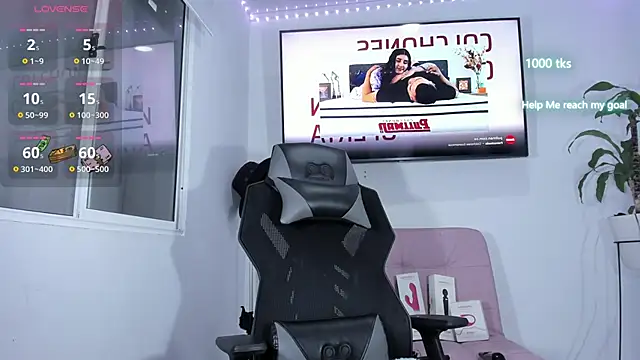 Snapshot of emily_palmeer chatting on January 13, 2026, 10:52 am emily palmeer online show from January 13, 2026, 10:52 am