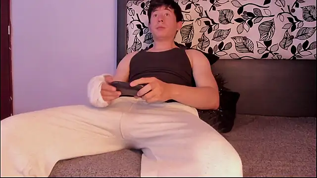 Snapshot of setsuna10 chatting on October 22, 2025, 12:43 am setsuna10 online show from October 22, 2025, 12:43 am