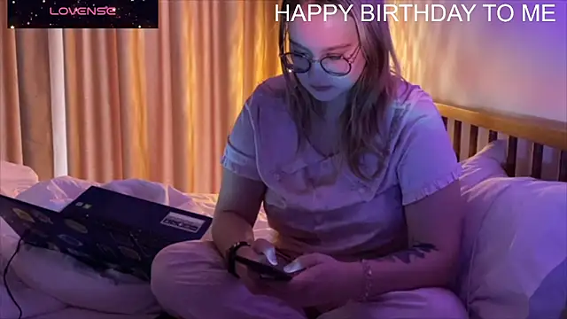 Snapshot of JacyWinslat chatting on December 2, 2025, 1:28 am JacyWinslat online show from December 2, 2025, 1:28 am