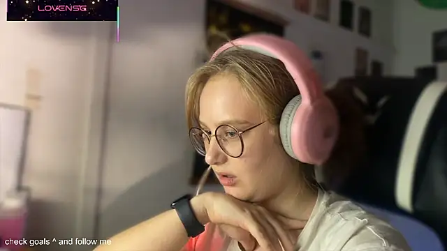 Snapshot of JacyWinslat chatting on October 22, 2025, 6:07 pm JacyWinslat online show from October 22, 2025, 6:07 pm