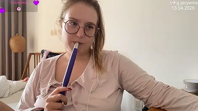 JacyWinslat online show from April 13, 2026, 10:08 am