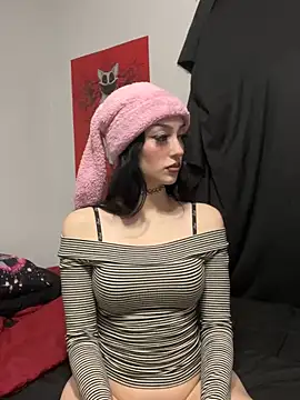 Pinkfairyy online show from December 5, 2024, 7:54 am