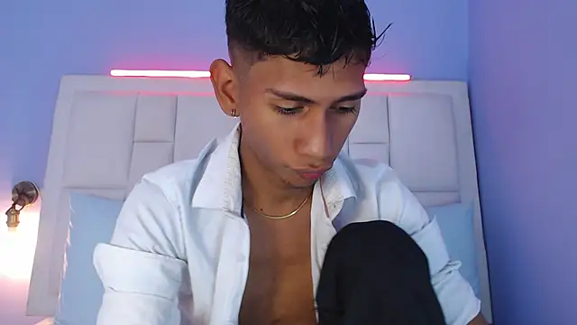 Nick Collins18 online show from December 17, 2025, 10:04 pm