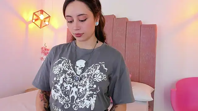 JessieCarter online show from April 17, 2026, 8:33 pm