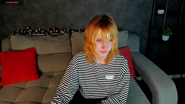 Snapshot of Little_Chips chatting on April 21, 2026, 5:30 pm Little Chips online show from April 21, 2026, 5:30 pm