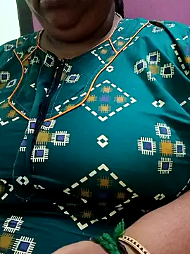 Snapshot of kavinila20 chatting on October 6, 2025, 4:30 pm kavinila20 online show from October 6, 2025, 4:30 pm