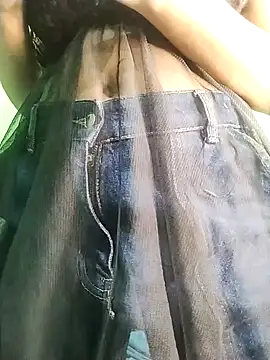 Snapshot of Queen-Amelia chatting on December 5, 2024, 8:49 am Queen-Amelia online show from December 5, 2024, 8:49 am