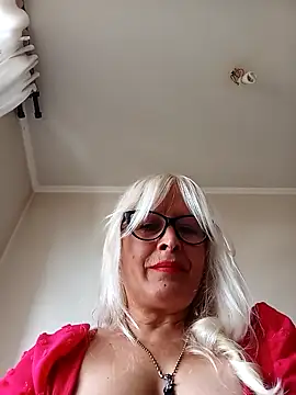 Rousmk1 online show from February 19, 2025, 8:41 pm