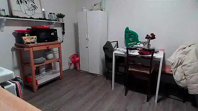 Snapshot of Kittyymaze1 chatting on December 21, 2025, 12:29 pm Kittyymaze1 online show from December 21, 2025, 12:29 pm