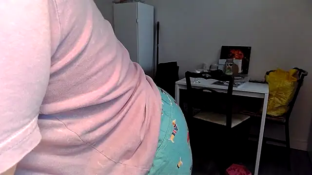 Snapshot of Kittyymaze1 chatting on January 12, 2026, 2:02 pm Kittyymaze1 online show from January 12, 2026, 2:02 pm