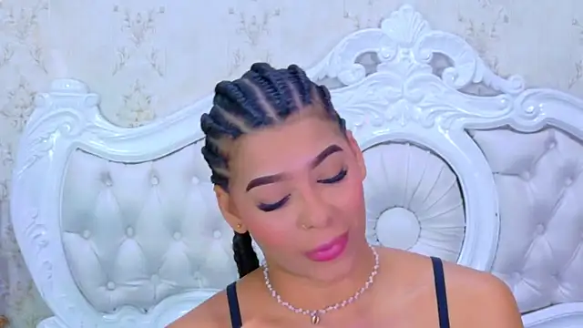 TiaraRosse online show from November 25, 2025, 1:55 pm