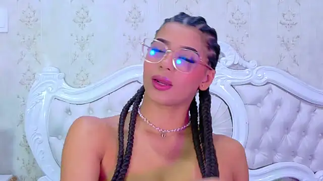 TiaraRosse online show from November 24, 2025, 1:11 pm