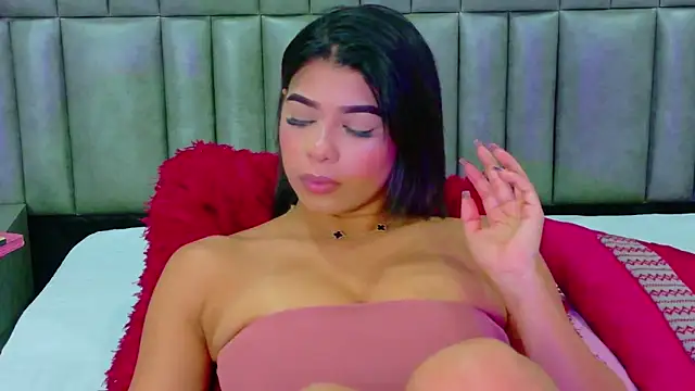 TiaraRosse online show from September 28, 2025, 4:25 pm