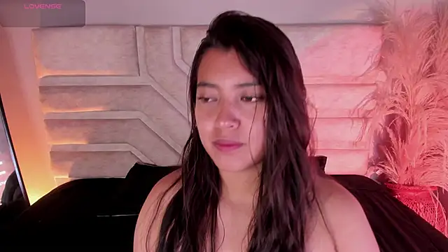 Rebeca Williams  online show from November 4, 2025, 11:47 am