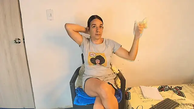 Snapshot of Oh_Tique chatting on November 27, 2025, 3:23 pm Oh Tique online show from November 27, 2025, 3:23 pm