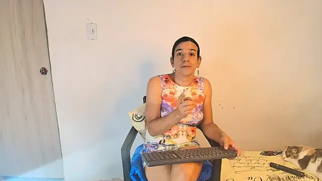 Snapshot of Oh_Tique chatting on November 30, 2025, 1:39 am Oh Tique online show from November 30, 2025, 1:39 am