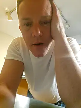 Snapshot of Bigtater1999 chatting on November 10, 2025, 2:27 am Bigtater1999 online show from November 10, 2025, 2:27 am