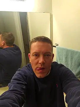 Snapshot of Bigtater1999 chatting on November 14, 2025, 12:14 am Bigtater1999 online show from November 14, 2025, 12:14 am