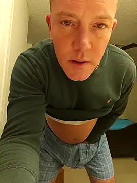 Snapshot of Bigtater1999 chatting on December 15, 2025, 11:53 pm Bigtater1999 online show from December 15, 2025, 11:53 pm